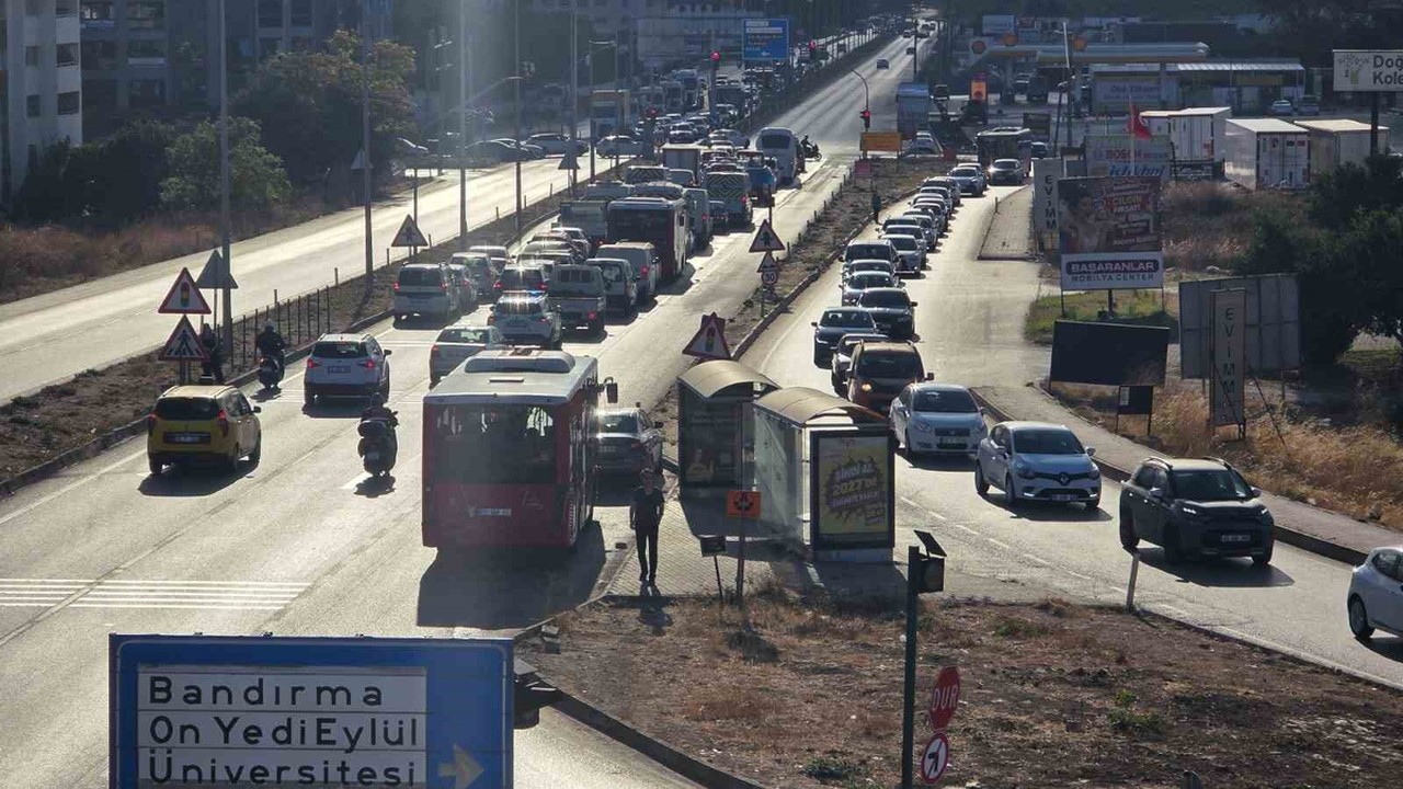 Bandırma Trafik Yoğunluğu Sabah Saatlerinde Sürücüleri Zorluyor