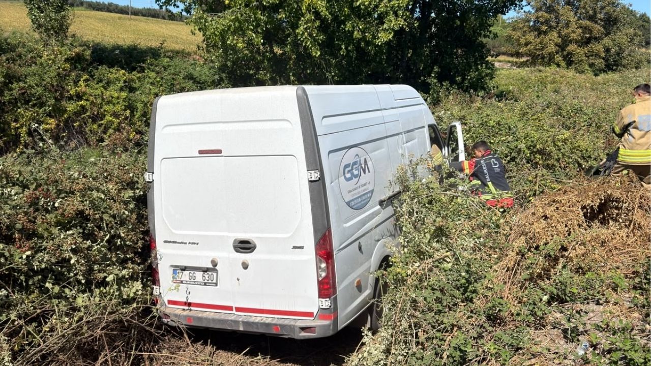 Gönen'de Korkutan Kaza: Panelvan Yoldan Çıktı