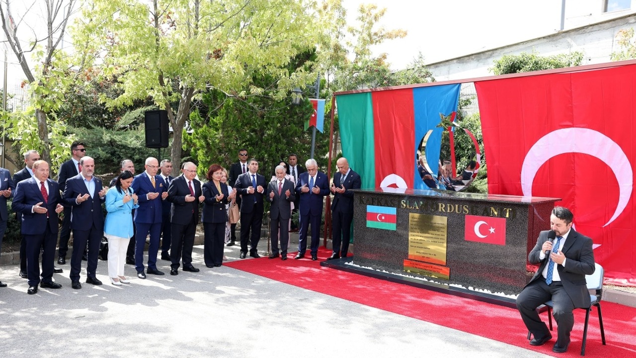 yasar-guler-kafkas-islam-ordusu-aniti-dua Bakan Yaşar Güler Kafkas İslam Ordusu Anıtını Törenle Açtı