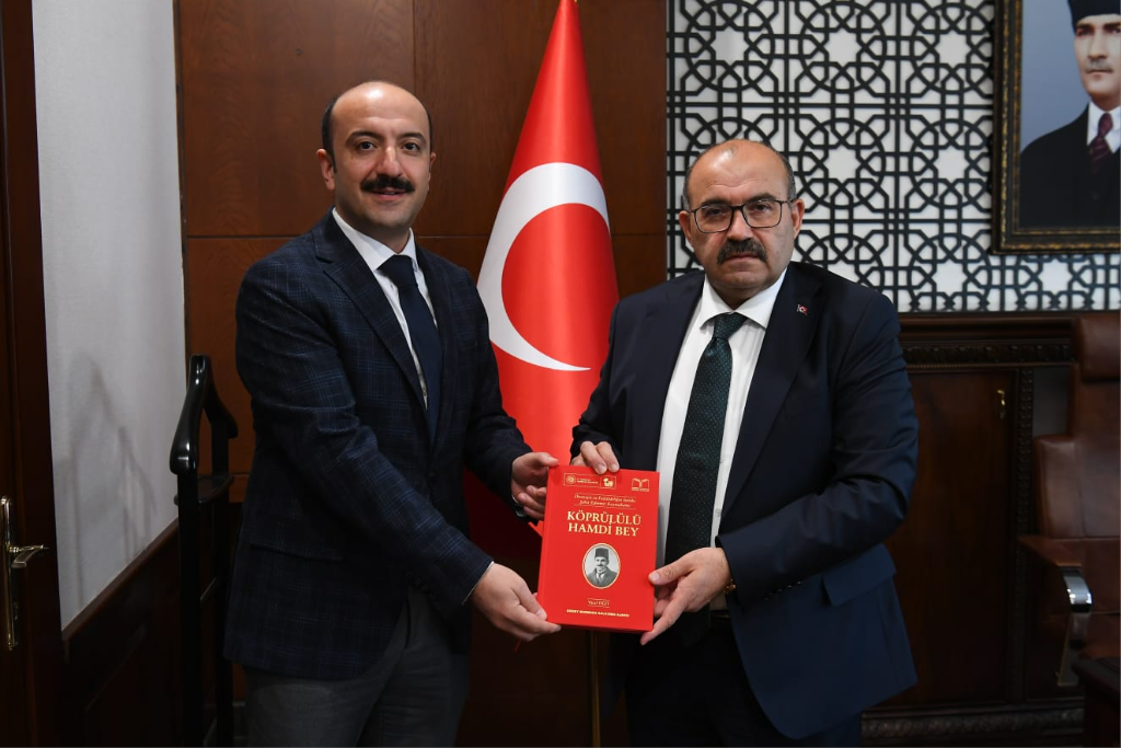 Vali Ustaoğlu’na Anlamlı Eser: Şehit Edremit Kaymakamı Köprülülü Hamdi Bey Kitabı Takdim Edildi