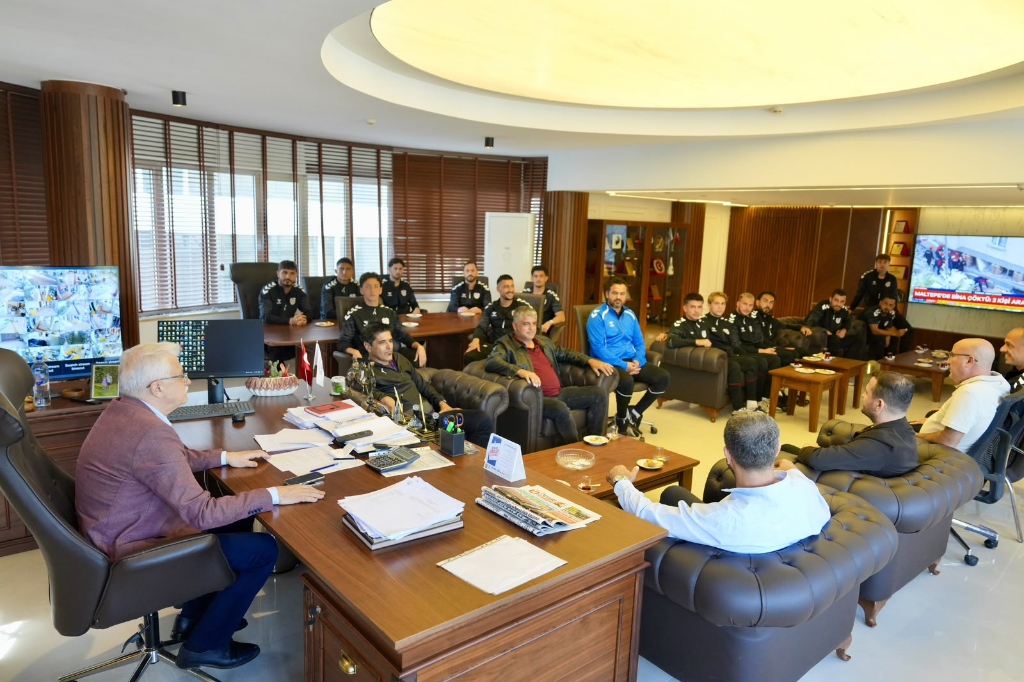 Burhaniye Belediyespor’dan Başkan Deveciler’e Yeni Sezon Öncesi Ziyaret