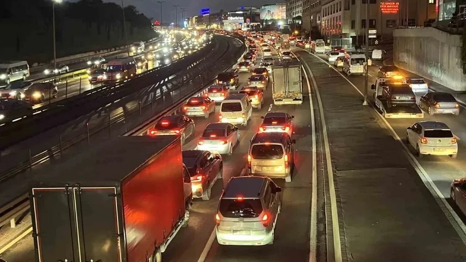 Sürücüler Dikkat! İstanbul'da D-100 Karayolu 12 Gün Boyunca Gece Kapatılıyor