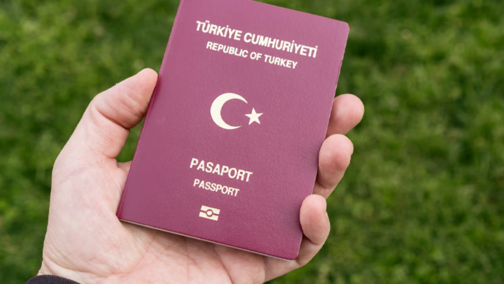 Vizesiz Gidilen Ülkeler Listesi Güncellendi: Karadağ 1 Kasım’da Vize Getiriyor, İşte Güncel Liste!